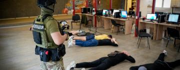 В Одесі правоохоронці викрили роботу двох кол-центрів шахраїв