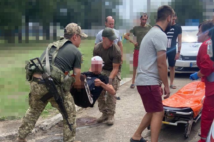 КОЛИ ВАЖЛИВА КОЖНА ХВИЛИНА: В ІЗМАЇЛІ ПРИКОРДОННИКИ ТА НАЦГВАРДІЙЦІ НАДАЛИ ДОМЕДИЧНУ ДОПОМОГУ ЧОЛОВІКУ