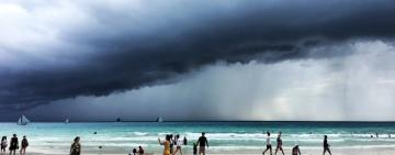 Знову Фонтанка:  60-річна жінка  пішла купатись та зникла