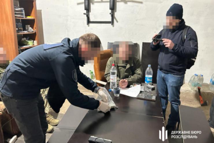 На Одещині посадовець військової частини, який вимагав 120 000 грн від підлеглого, постане перед судом