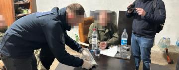 На Одещині посадовець військової частини, який вимагав 120 000 грн від підлеглого, постане перед судом