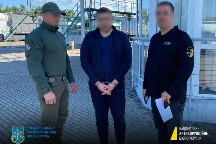 В Україну екстрадовано підозрюваного у справі щодо замаху на заволодіння 5 млн грн коштів Укрзалізниці під час закупівлі ПЛР-тестів 
