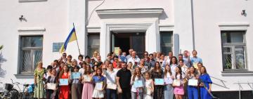 В Кілії 19 обдарованих випускників громади нагороджені премією Кілійського міського голови