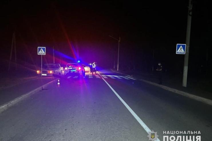 На Одещині п’яний водій не впорався з керуванням, вилетів на тротуар і збив жінку