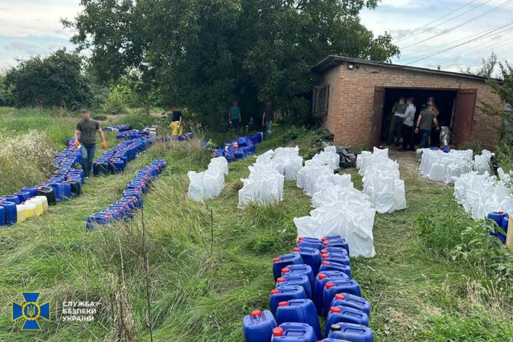 Вилучено рекордні понад 20 тонн мефедрону: експосадовець Нацполіції налагодив виробництво психотропів