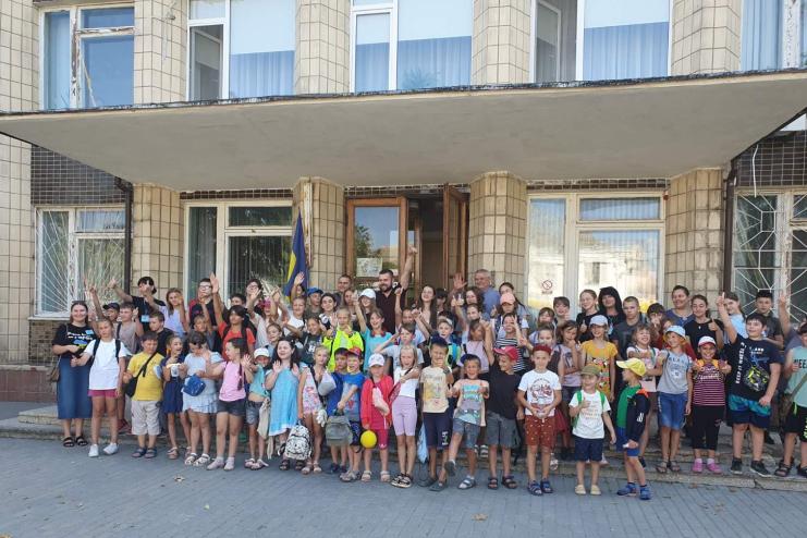 В Кілії школярі приміряли крісло міського голови і навіть допомогли підписати міжнародний проєкт