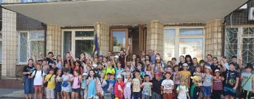 В Кілії школярі приміряли крісло міського голови і навіть допомогли підписати міжнародний проєкт