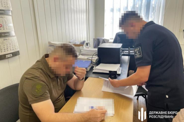 «Такса» за відгули та побиття військових: на Одещині затримали командира взводу однієї із військових частин