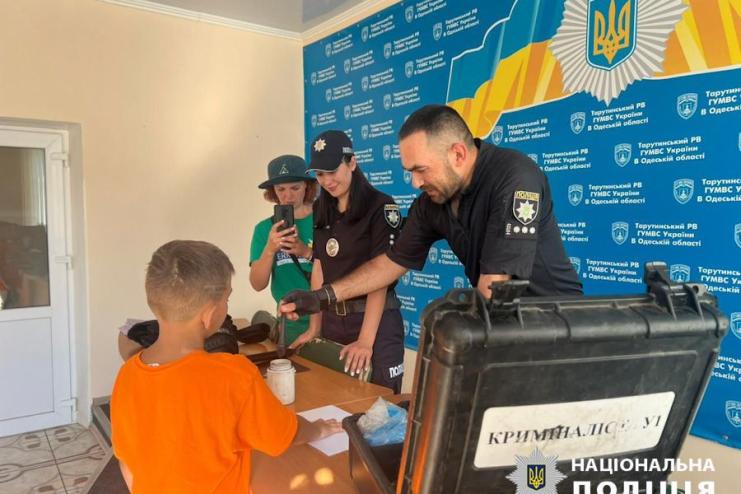  До діточок у наметовому таборі в Тарутинській громаді завітали «ювенали»