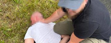 На Одещині СБУ затримала «на гарячому» посадовця місцевого військкомату, який вимагав гроші з призовників.