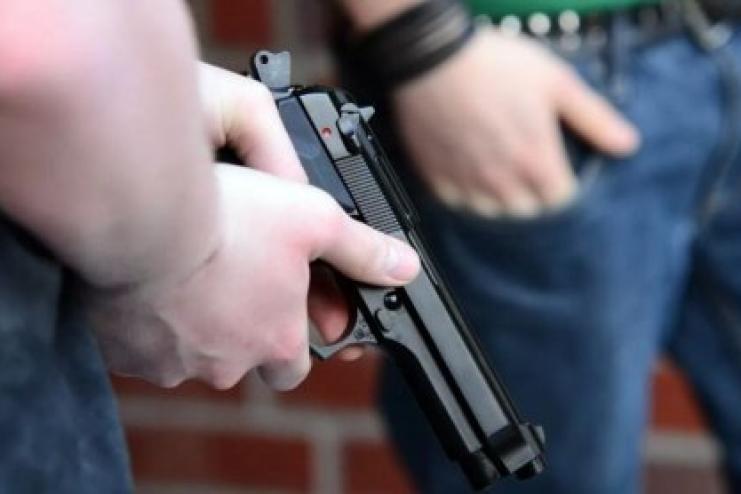 На Одещині п’яний чоловік напав на поліцейського: правоохоронець захищався пристроєм для відстрілу гумових куль 