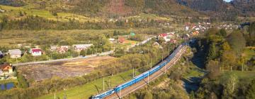 Укрзалізниця запускає додаткові потяги до початку навчального року