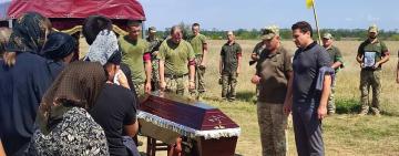 На Одещині навколішках провели в останню путь загиблого на війні Семена Демірова