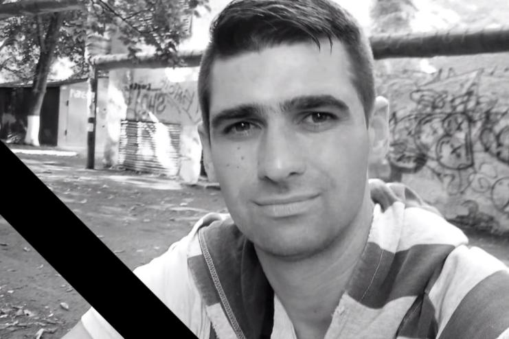 Кілійська громада навколішках зустріла захисника, якого мали поховати ще два місяці тому