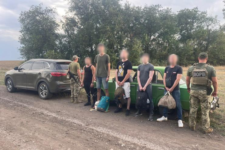 На Одещині прикордонники за допомогою БпЛА виявили автомобіль з ухилянтами (відео)