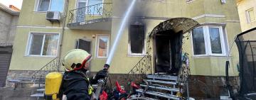 В Одесі через зарядний пристрій  ледь не згорів будинок: чотири дитини та їхній батько постраждали