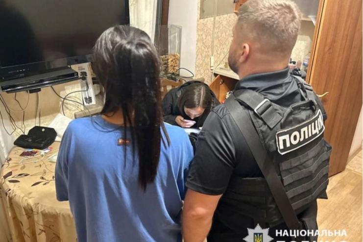 Одеські правоохоронці викрили місцеву жительку у сутенерстві