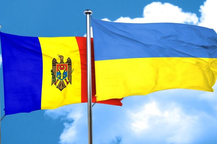 Україна та Молдова подовжили на рік «транспортний безвіз»