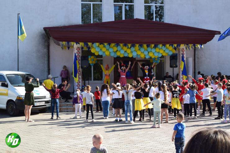 «Шляхетна справа»: в Тарутине для дітей захисників України влаштували велике свято з подарунками