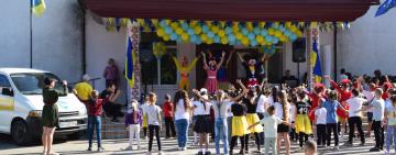 «Шляхетна справа»: в Тарутине для дітей захисників України влаштували велике свято з подарунками