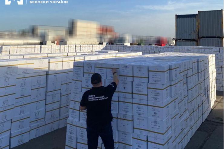 В одному з портів на Дунаї виявили 45-футовий контейнер з безакцизними сигаретами