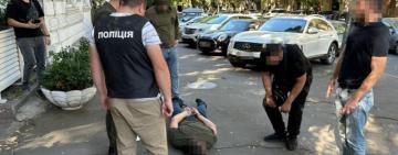 Вимагав «данину» за переведення до небойового підрозділу: на Одещині у корупції викрито колишнього військового