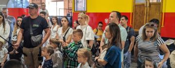 Одеський волонтерський центр запросив родини переселенців на екскурсію до Музею електротранспорту