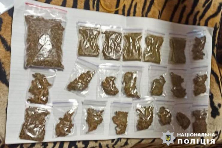 Мешканця Тарутинщини затримали за підозрою у незаконному продажі канабісу