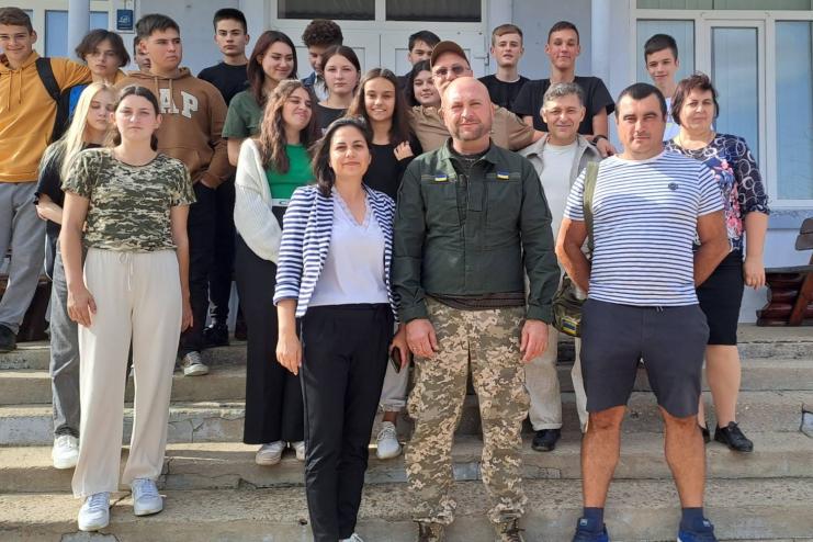 Воїн ЗСУ відвідав своє рідне село в Арцизькій громаді та поспілкувався з  учнівською молоддю