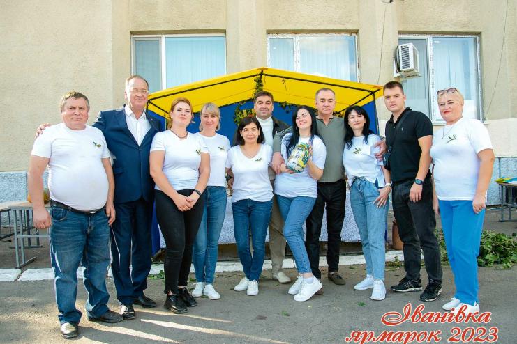 «Один мільйон двісті п’ятдесят гривень» за один день: громада на Одещині під час ярмарку зібрала «кругленьку» суму на потреби ЗСУ