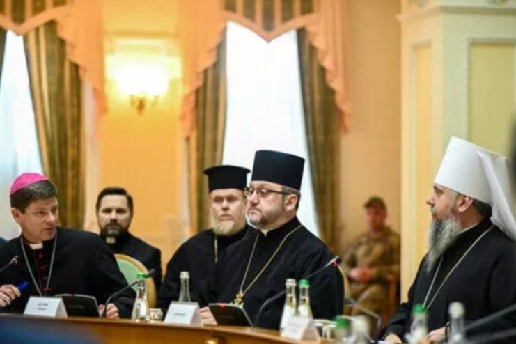 Рада церков закликає не переслідувати українців, яким релігія не дозволяє брати до рук зброю