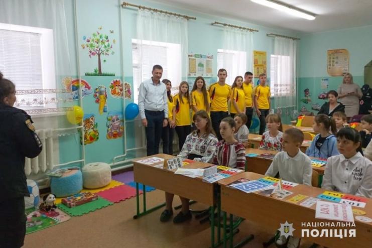 Поліцейські разом з рятувальниками та освітянами відкрили ще один клас безпеки у Подільському районі