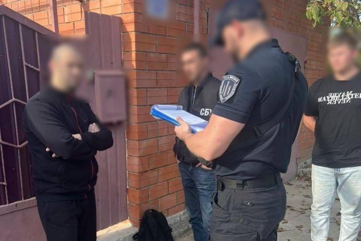 До Молдови за 5000 дол: на Одещині поліцейського викрито в незаконному переправленні призовників 