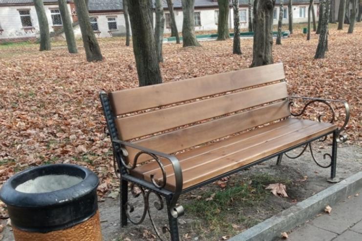 Одеська мерія вирішила за сотні тисяч гривень відремонтувати лавки в закритому для відвідувачів Стамбульському парку
