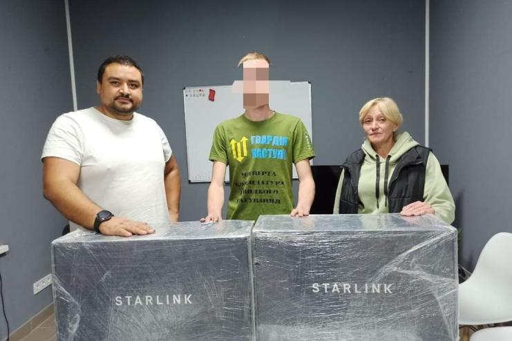 Арцизька громада передала захисникам Старлінки та автівку