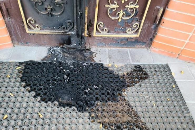 В Одесі невідомі підпалили двері храму РПЦЗ