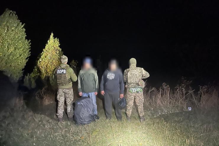 «Засвітилися» в кущах: на Одещині за допомогою БпЛА спіймали чергових ухилянтів
