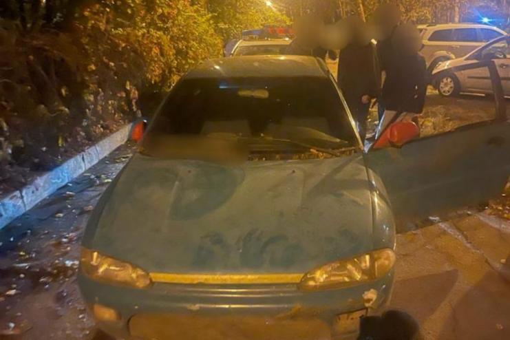Штовхали двоє, за кермом – леді: як в Одесі автівку хотіли «угнати за 50 хвилин»