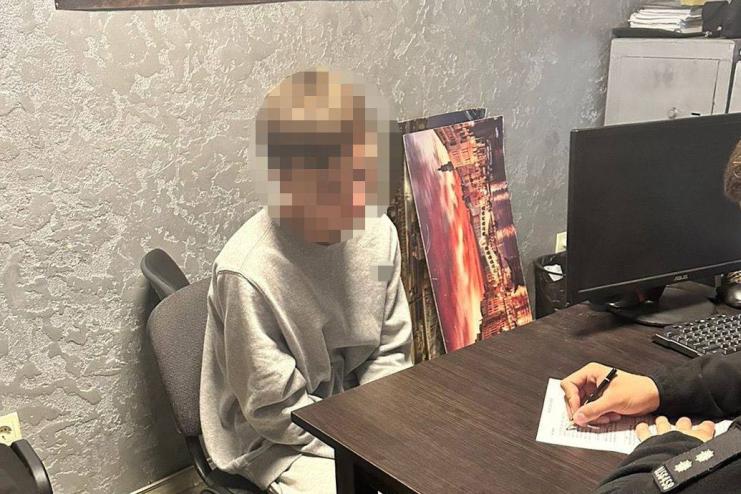В Одесі затримали підлітка, що пограбував жінку