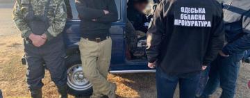 Щомісячні побори з рибалок Одещині: на корупції викрито громадського інспектора рибпатруля 