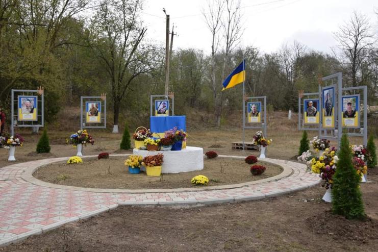 У селі Долинка відкрили Алею Слави загиблим воїнам