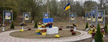 У селі Долинка відкрили Алею Слави загиблим воїнам