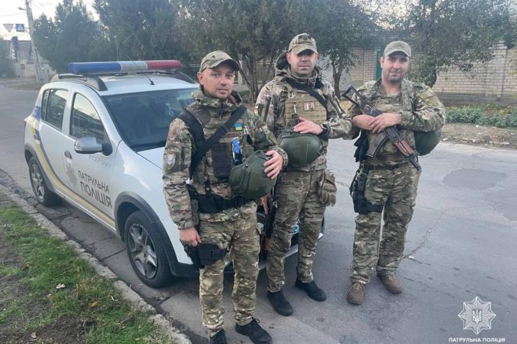 Одеські патрульні надали домедичну допомогу херсонцям під час ворожого обстрілу