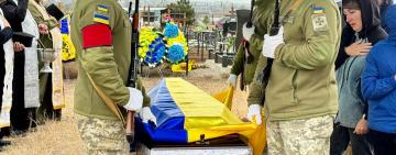 На Одещині в останню путь провели прикордонника, який героїчно боронив Україну від ворога