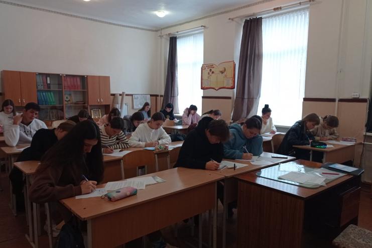 Школярі Тарутинщини взяли участь у конкурсі знавців української мови