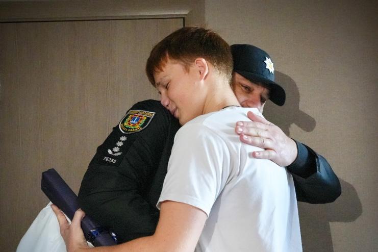 Поліцейські Одещини привітали з Днем народження сина загиблого колеги 