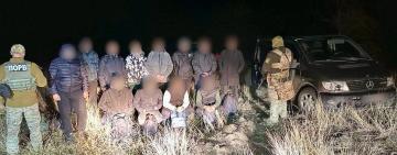 На Одещині водій допомагав чоловікам призивного віку незаконно покинути країну 