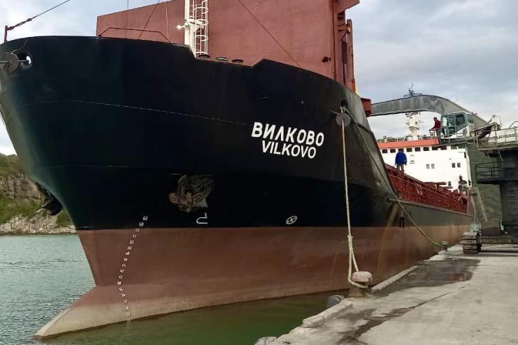 Суховантаж «Вилково» після ремонту завантажується для першого рейсу