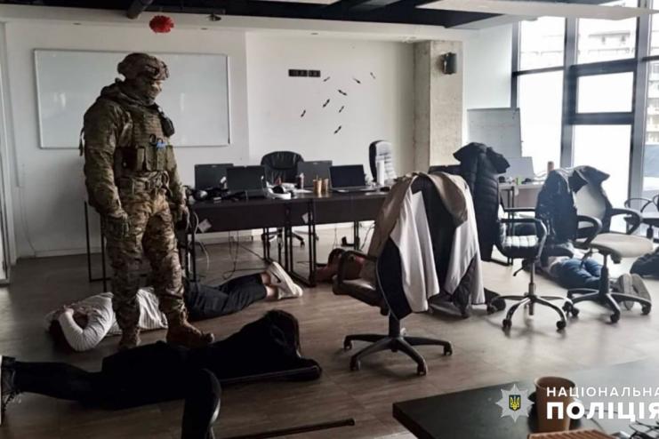 На Одещині затримано організатора та 15 учасників шахрайського кол-центру