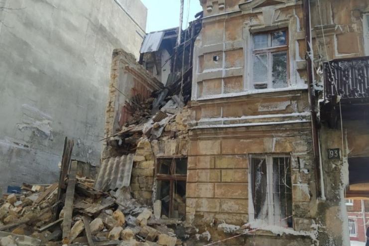 В Одесі будинок, що частково обвалився, хочуть демонтувати